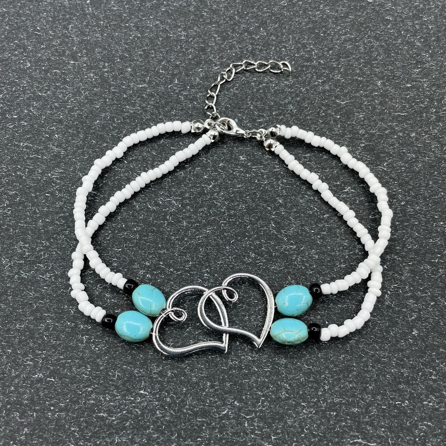 BRAC21 - Cavigliera con perline a forma di cuore