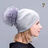 CAP09 - Cappello in cashmere con pompon di pelliccia