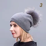 CAP09 - Cappello in cashmere con pompon di pelliccia