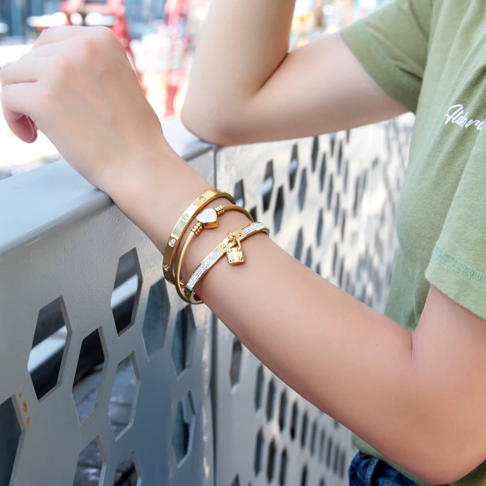 BRAC09 - Bracciale da donna in acciaio inossidabile con ciondolo