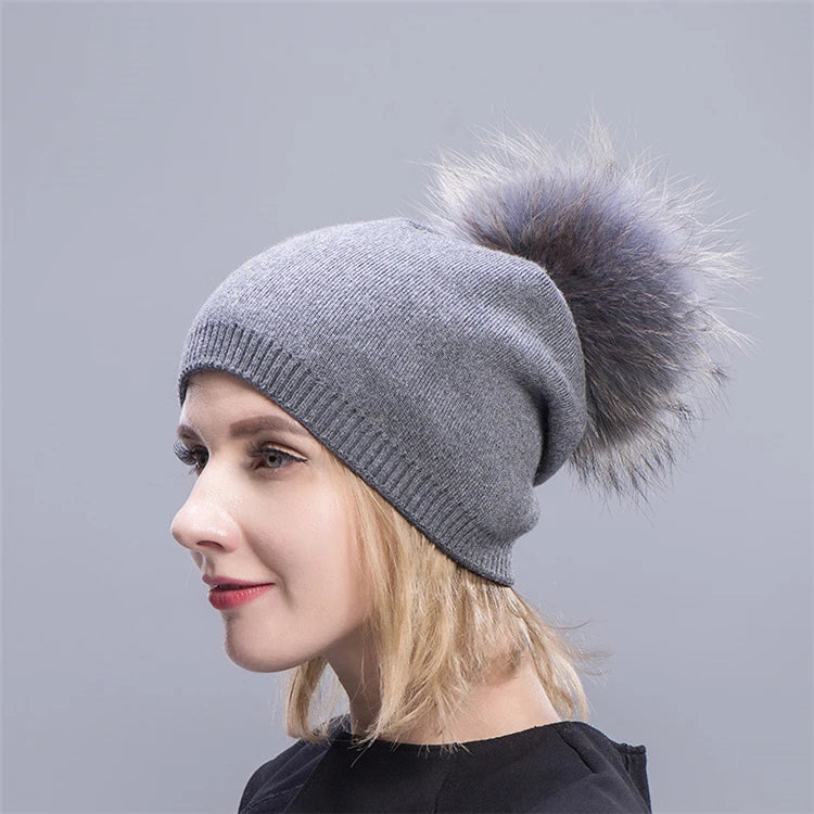 CAP09 - Cappello in cashmere con pompon di pelliccia