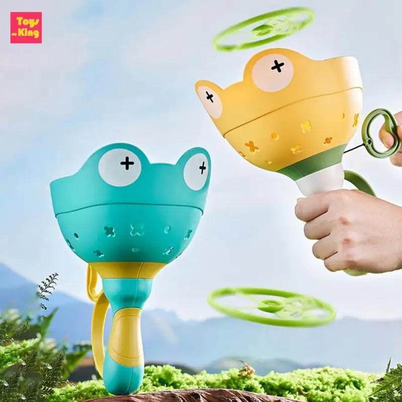 T15 - Kids Flying Saucer Disc Launcher Frog Catapult Flying Toys Pull String UFO