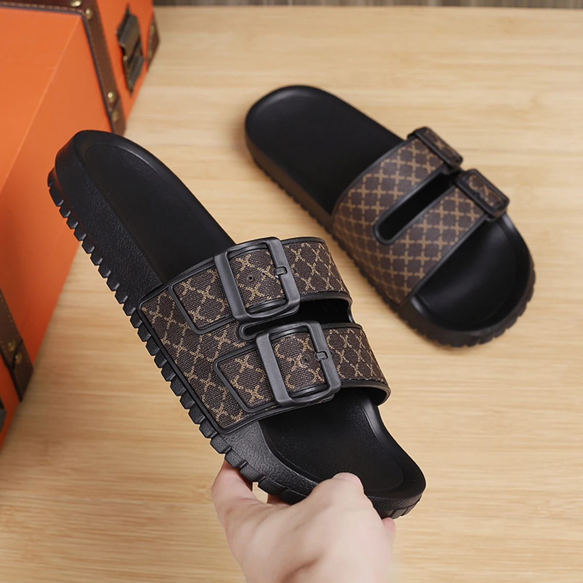 CIAB - Pantofole design a doppio bottone