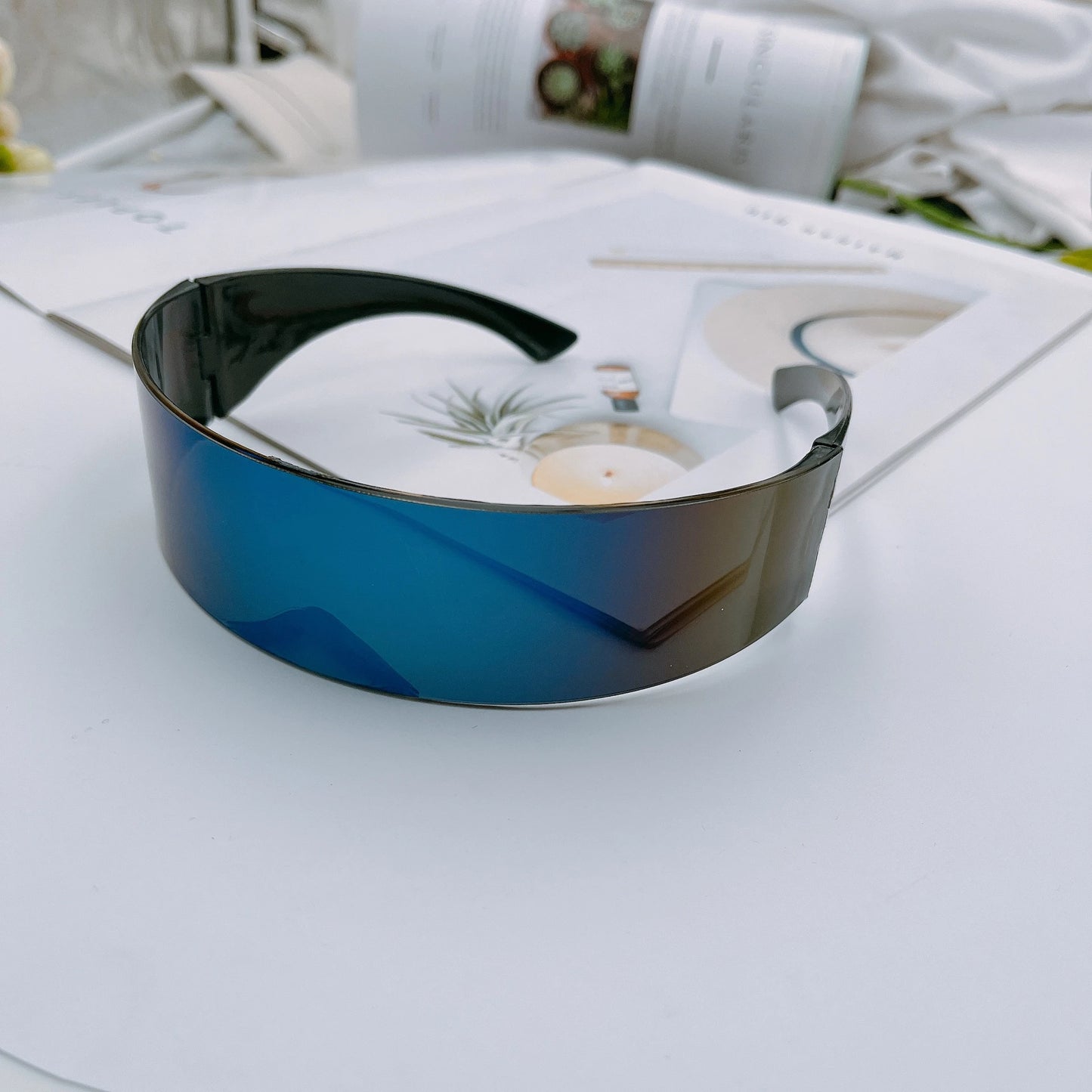 SUNG - Futuristico visiera stretta occhiali da sole da donna