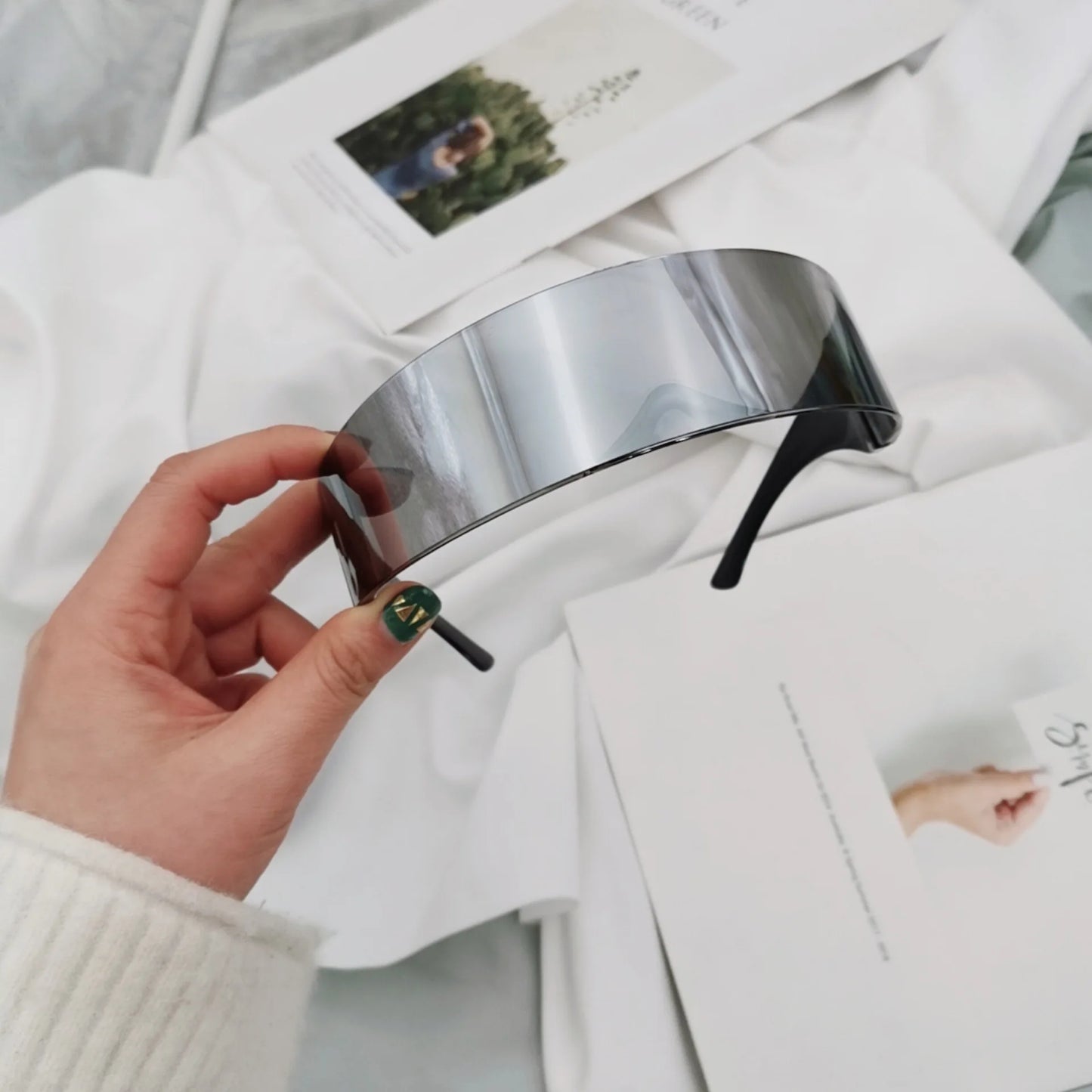 SUNG - Futuristico visiera stretta occhiali da sole da donna