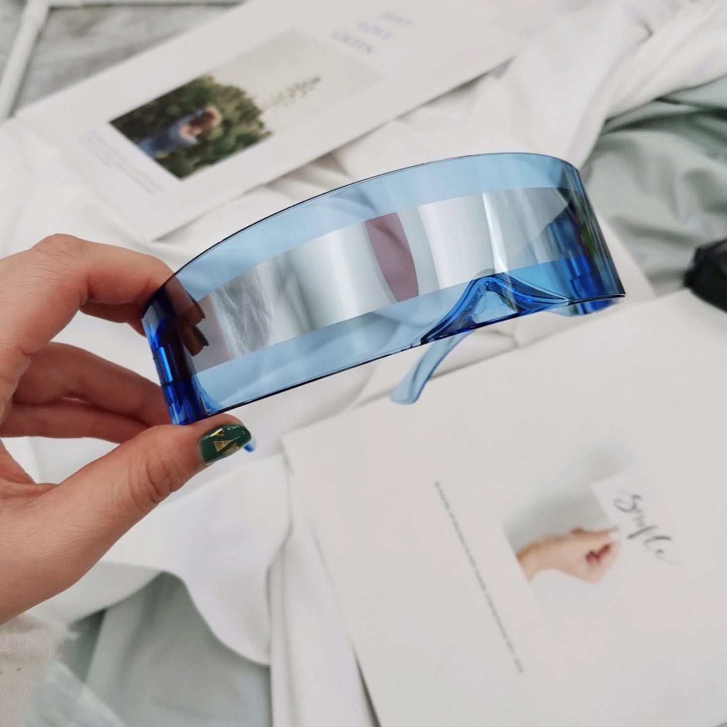 SUNG - Futuristico visiera stretta occhiali da sole da donna