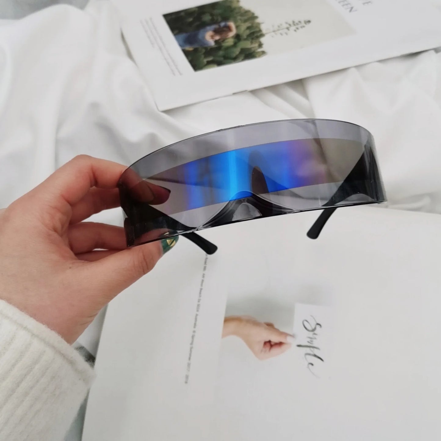 SUNG - Futuristico visiera stretta occhiali da sole da donna