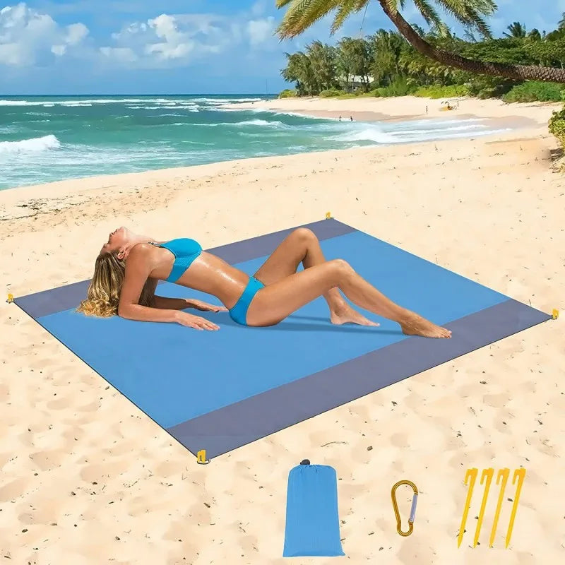 M06 - Camping mat with 4 foldable corner stakes, suitable for outdoor camping