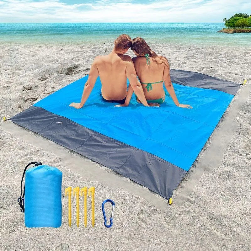M06 - Camping mat with 4 foldable corner stakes, suitable for outdoor camping
