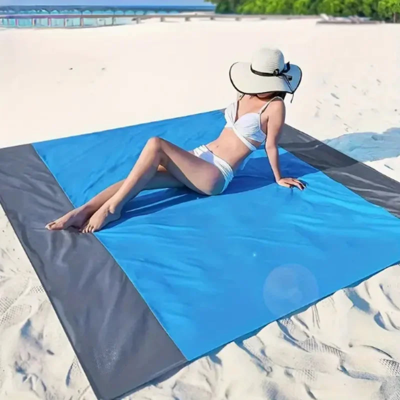 M06 - Camping mat with 4 foldable corner stakes, suitable for outdoor camping