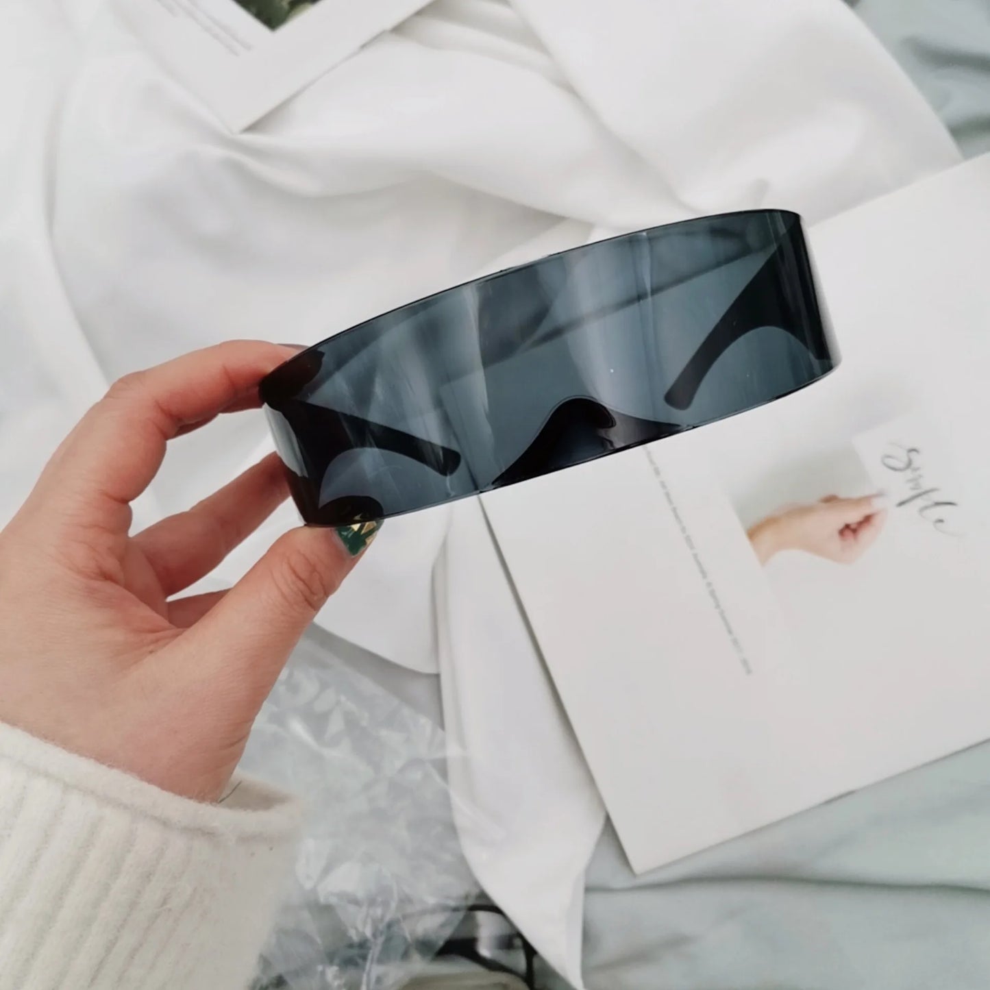 SUNG - Futuristico visiera stretta occhiali da sole da donna