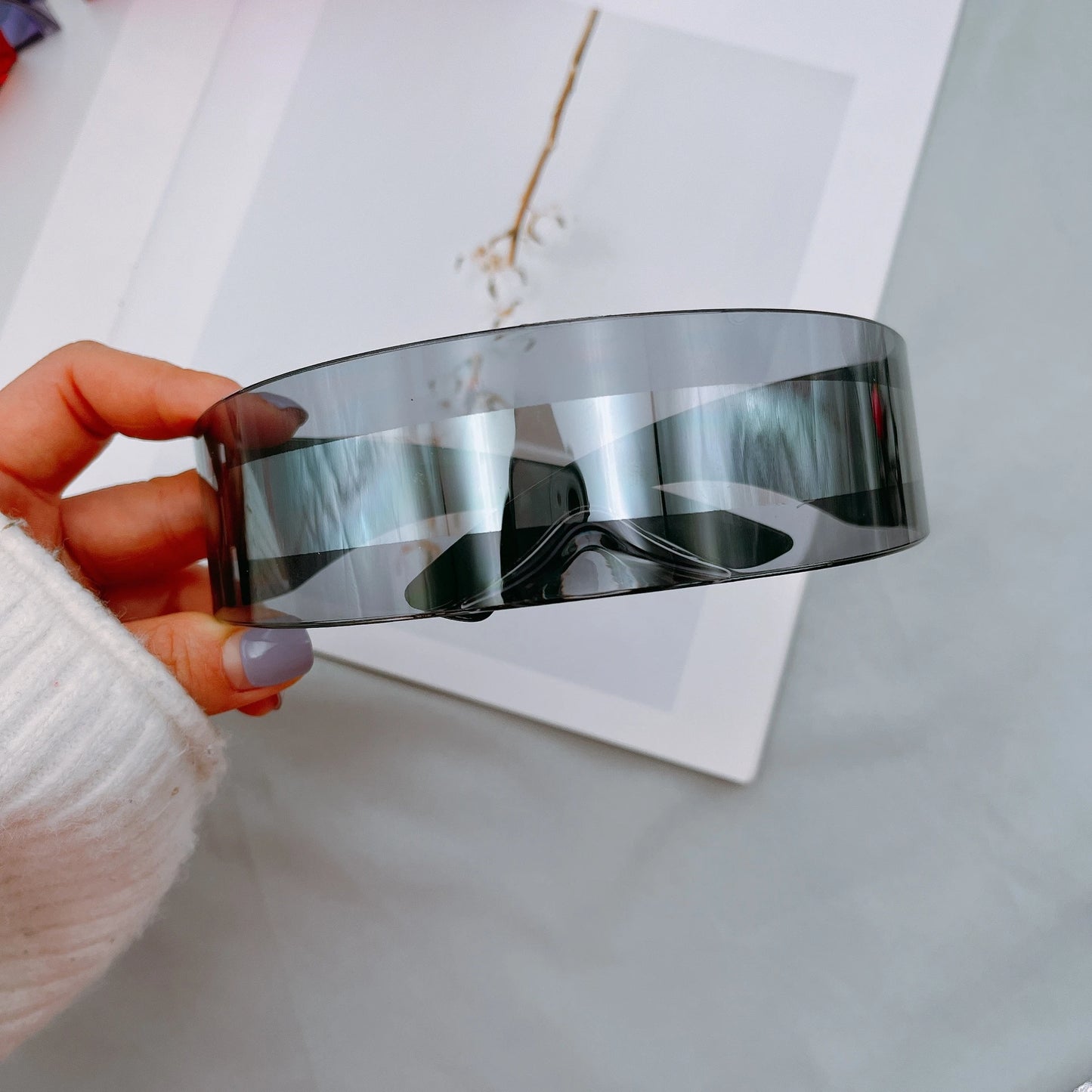 SUNG - Futuristico visiera stretta occhiali da sole da donna