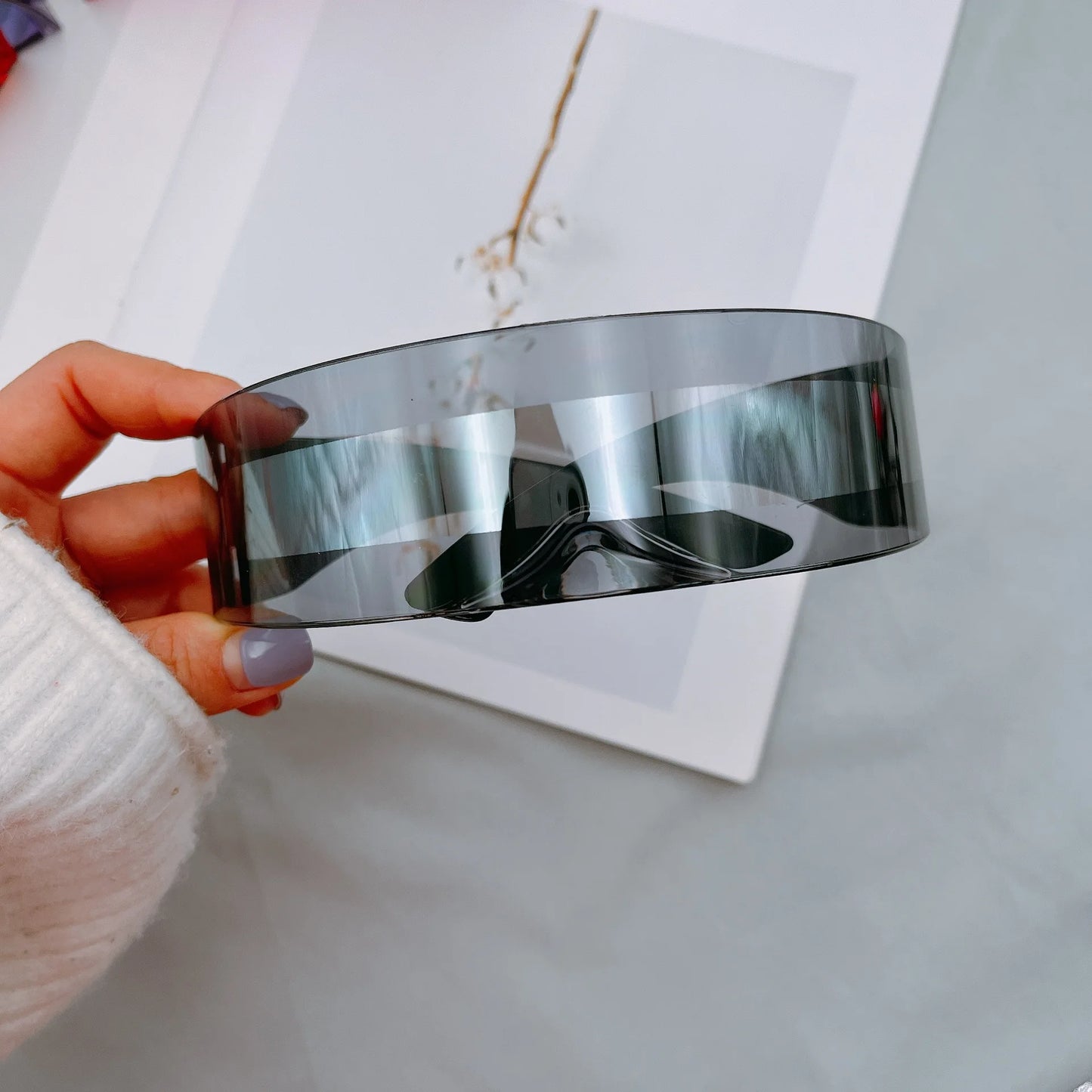 SUNG - Futuristico visiera stretta occhiali da sole da donna
